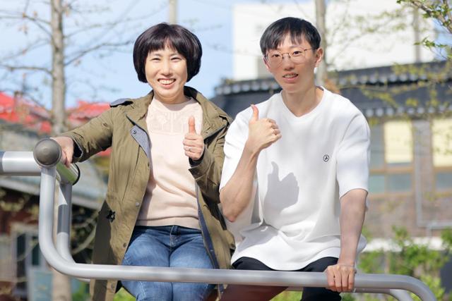 Kim Dong-ho a young cancer patient who pulled himself from the brink of suicide by doing pull-ups;